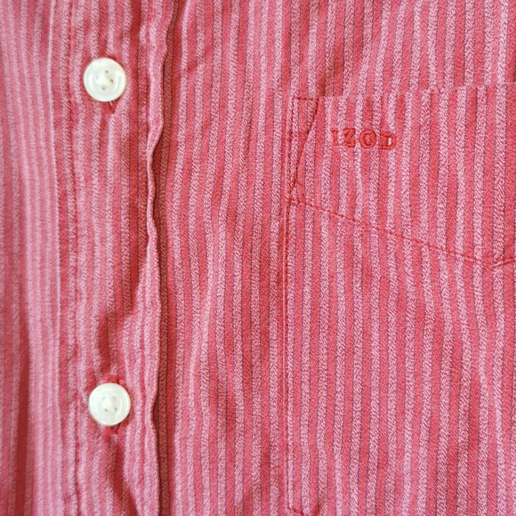 Men's Izod Button-Down Short Sleeve Shirt - Picture 5 of 6
